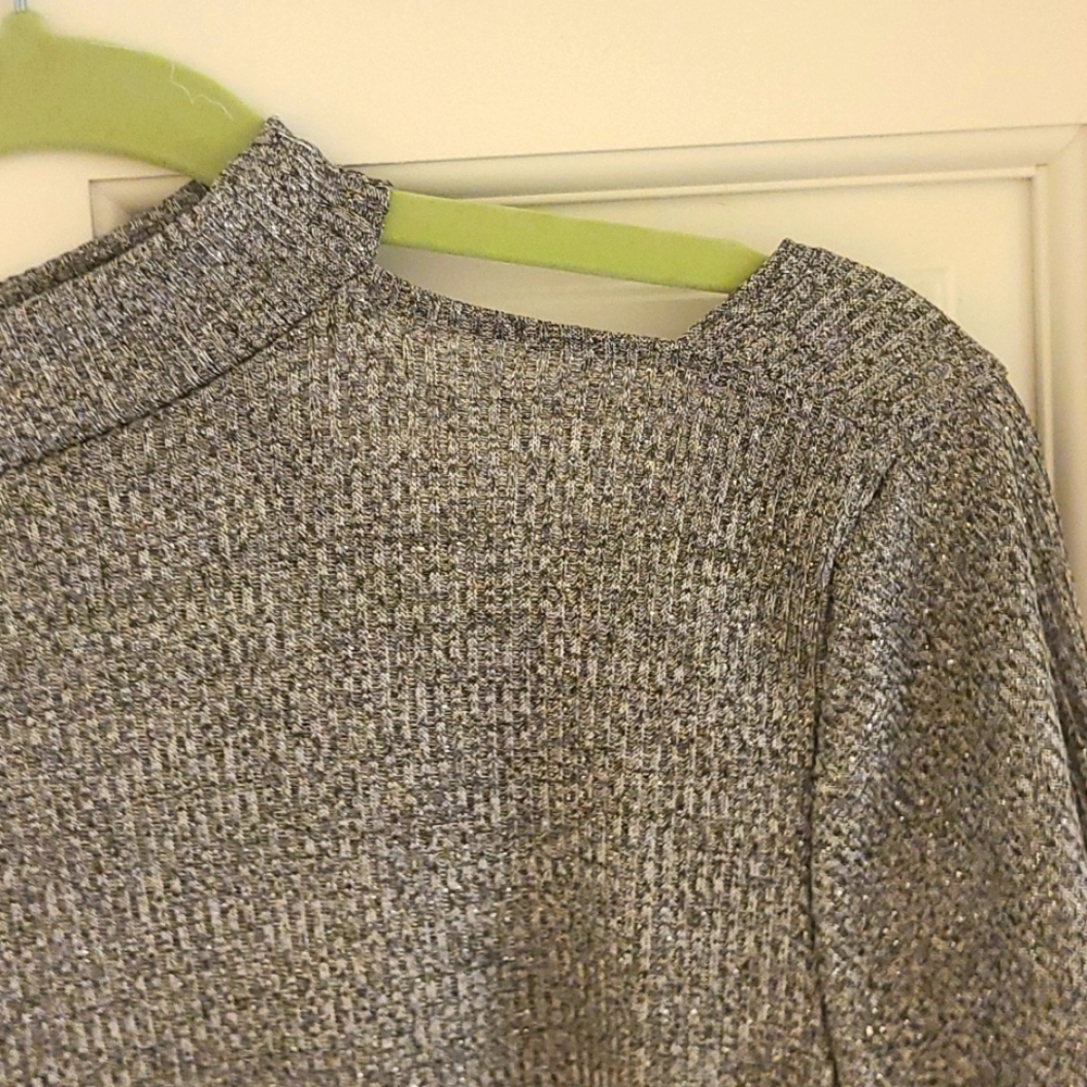 Cold shoulder top - Picture 2 of 2